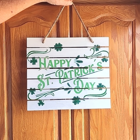 Hand painted Happy St. Patrick's Day wood slat sign - Picture 2 of 3